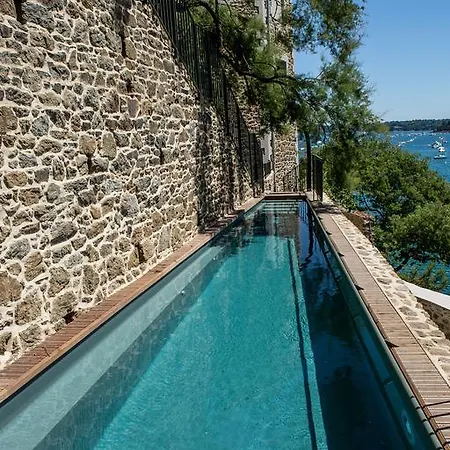 Castelbrac & Ξενοδοχείο Ντινάρ